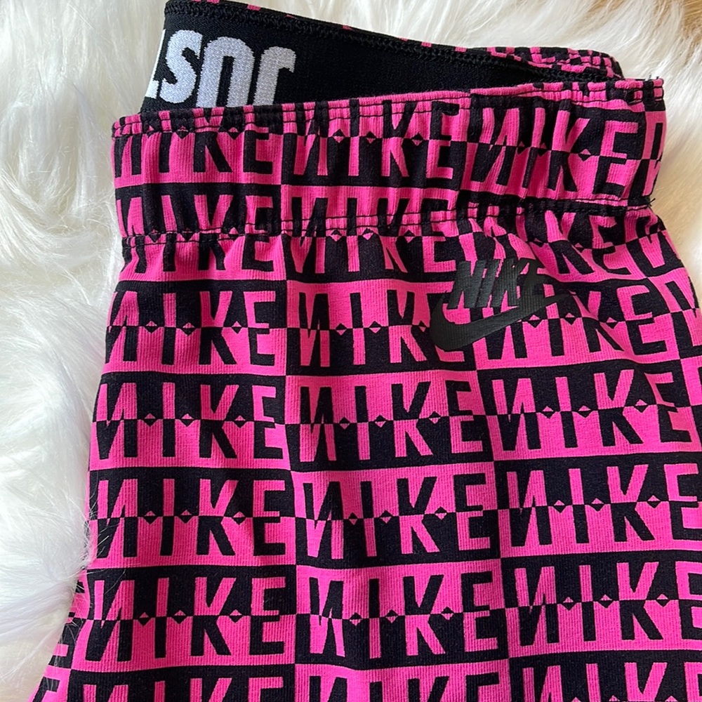 Nike pink capri leggings - Med - New without tags.